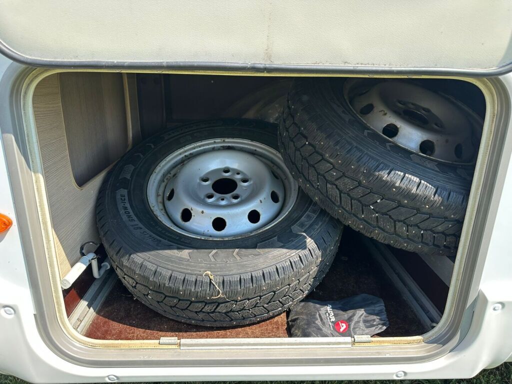 Bürstner Nexxo T 660 2012 Valkoinen