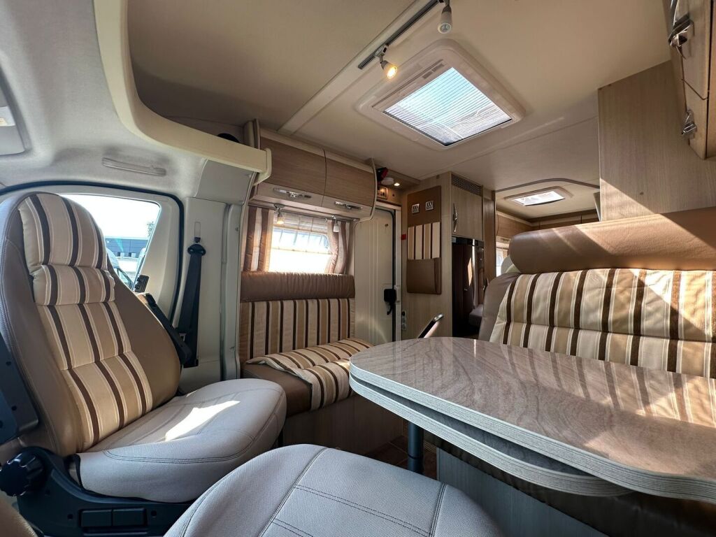 Bürstner Nexxo T 660 2012 Valkoinen