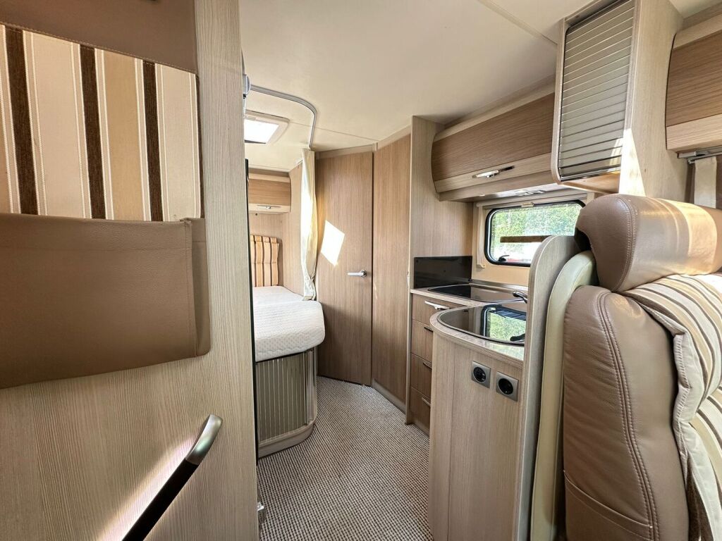 Bürstner Nexxo T 660 2012 Valkoinen