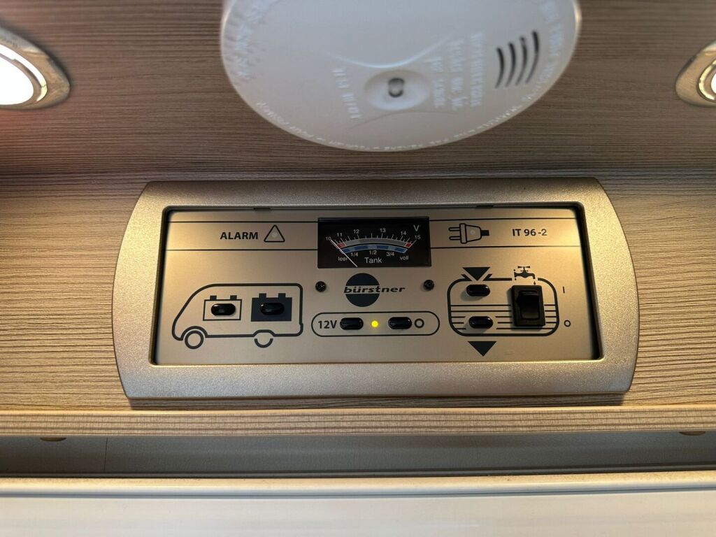 Bürstner Nexxo T 660 2012 Valkoinen