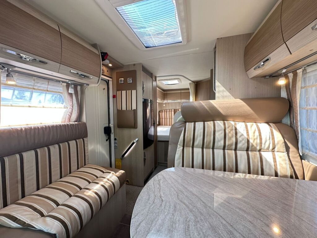 Bürstner Nexxo T 660 2012 Valkoinen