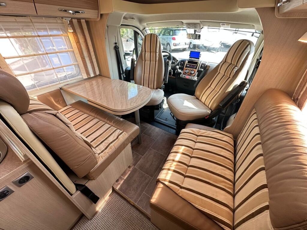 Bürstner Nexxo T 660 2012 Valkoinen