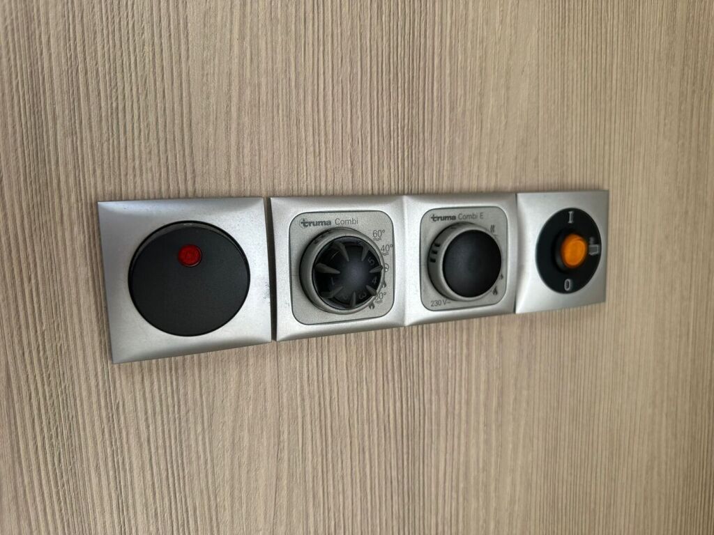 Bürstner Nexxo T 660 2012 Valkoinen