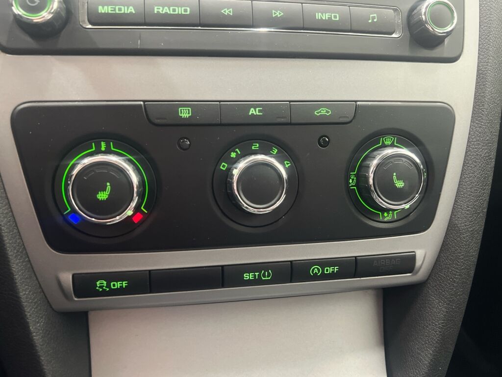 Skoda Octavia 2012 Hopea