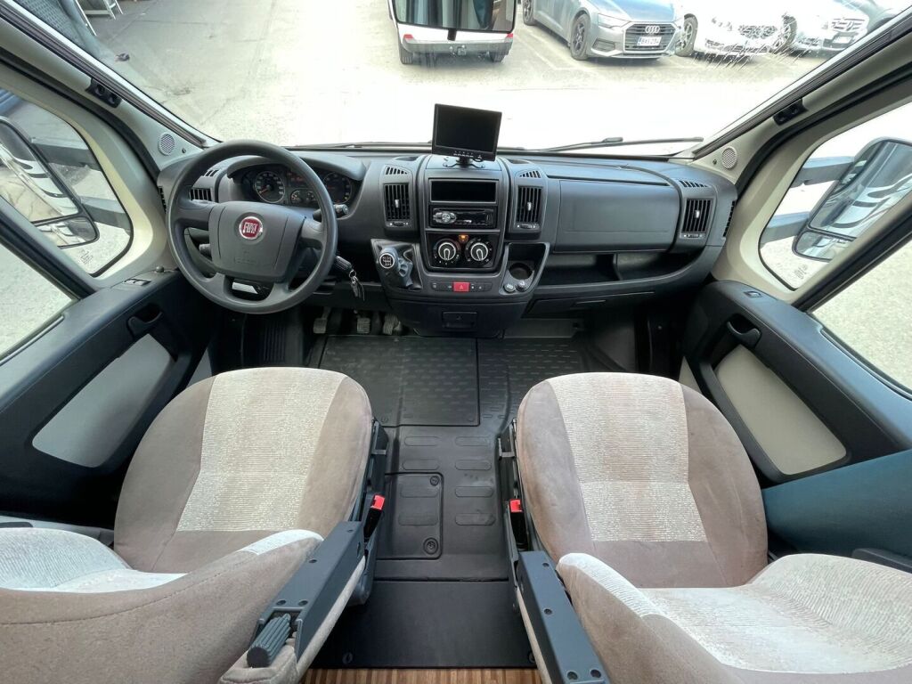 Adria Matrix Plus 680 SP 2012 Harmaa