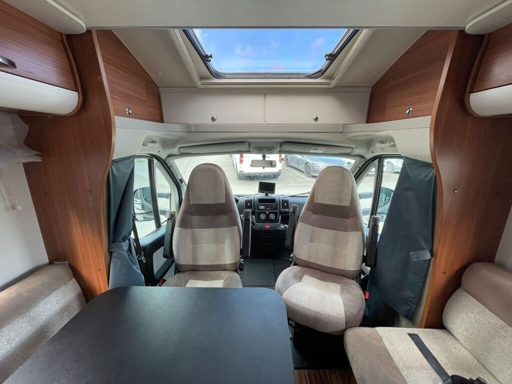 Adria Matrix Plus 680 SP 2012 Harmaa
