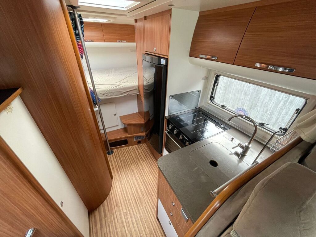 Adria Matrix Plus 680 SP 2012 Harmaa