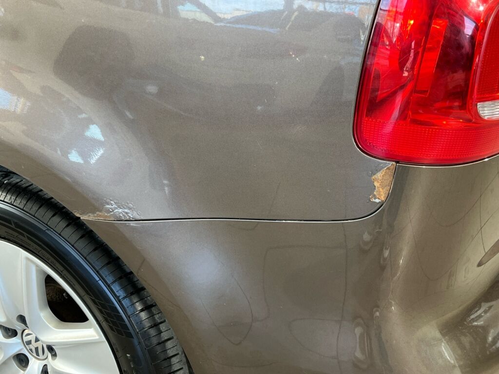 Volkswagen Touran 2011 Ruskea (beige)