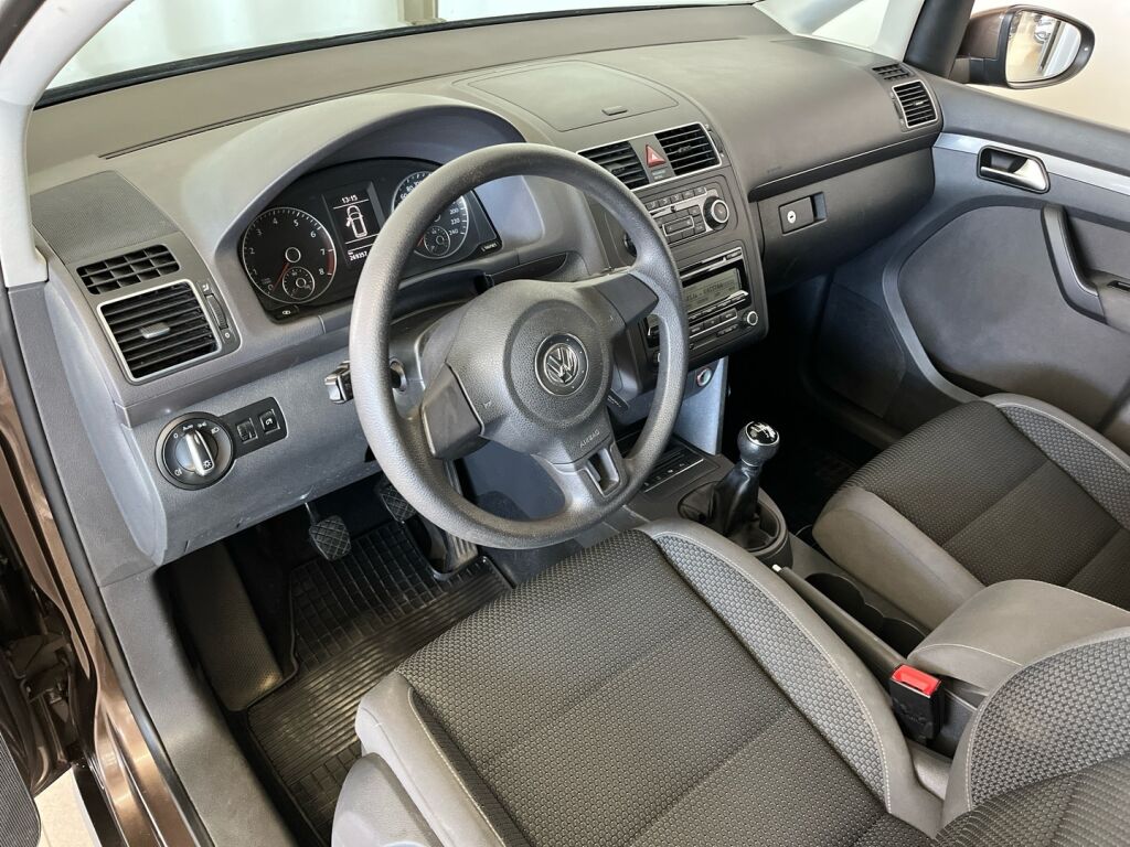 Volkswagen Touran 2011 Ruskea (beige)