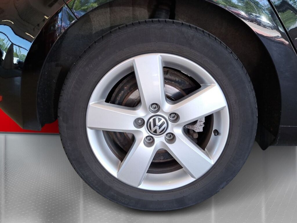 Volkswagen Golf 2010 Musta