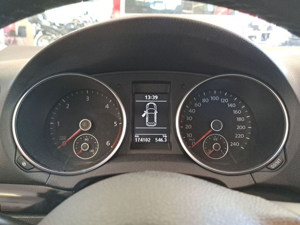 Volkswagen Golf 2010 Musta