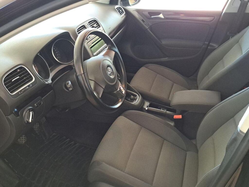 Volkswagen Golf 2010 Musta