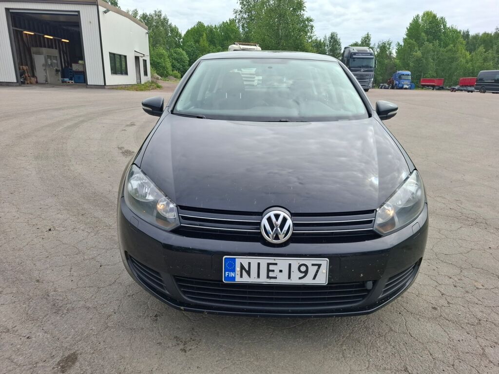 Volkswagen Golf 2010 Musta