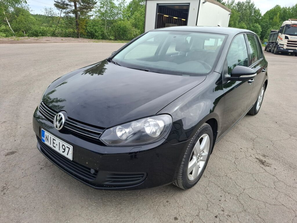 Volkswagen Golf 2010 Musta
