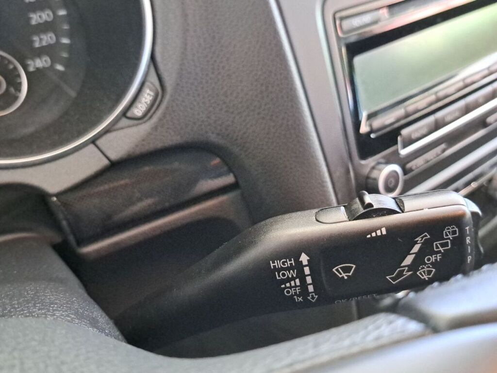 Volkswagen Golf 2010 Musta