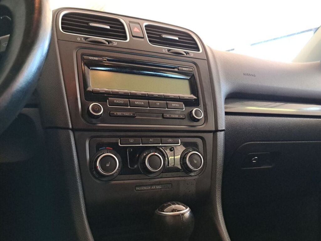 Volkswagen Golf 2010 Musta