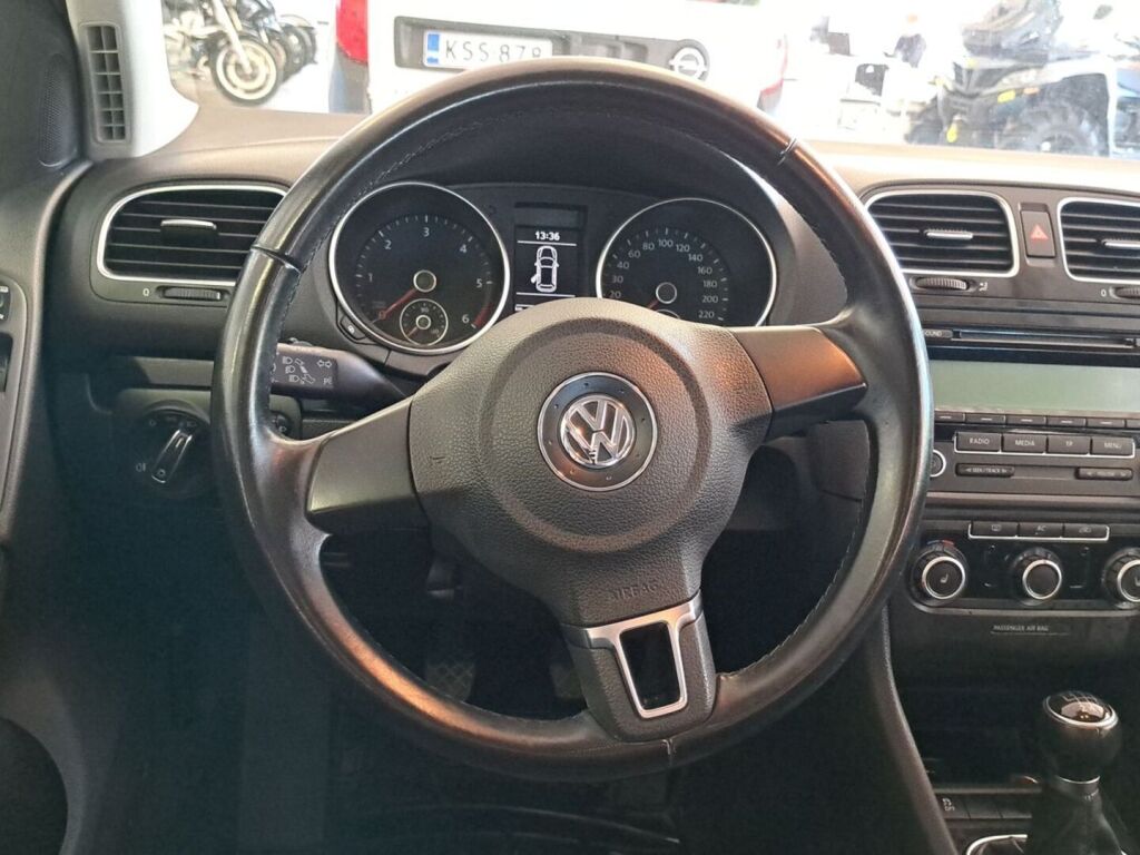 Volkswagen Golf 2010 Musta