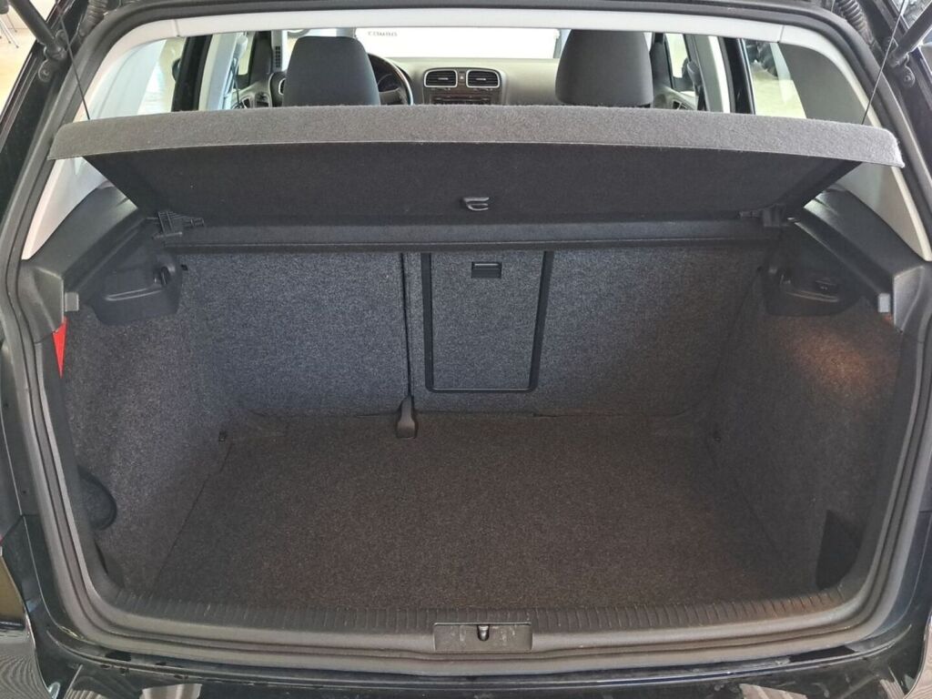 Volkswagen Golf 2010 Musta