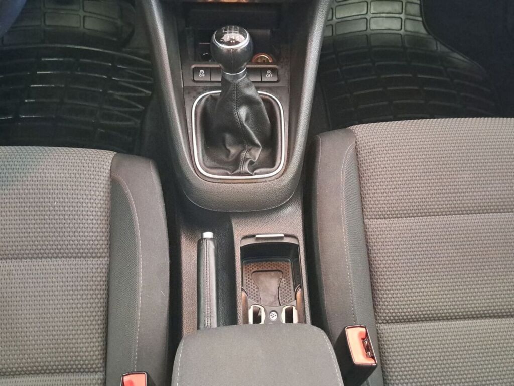 Volkswagen Golf 2010 Musta