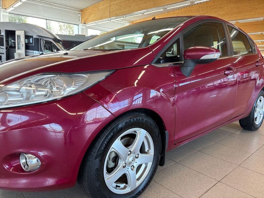 Ford Fiesta 2010 Punainen