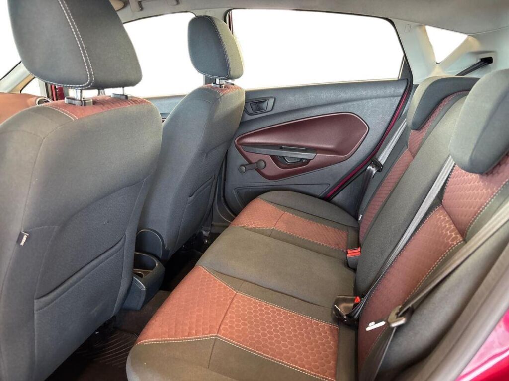 Ford Fiesta 2010 Punainen