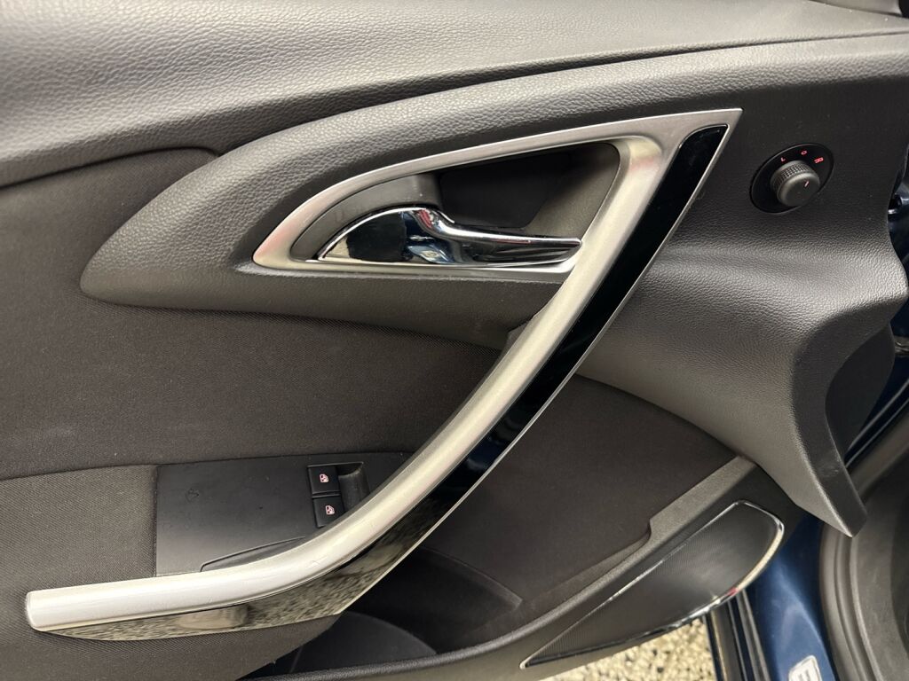 Opel Astra 2011 Sininen