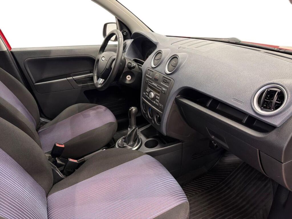 Ford Fusion 2011 Punainen
