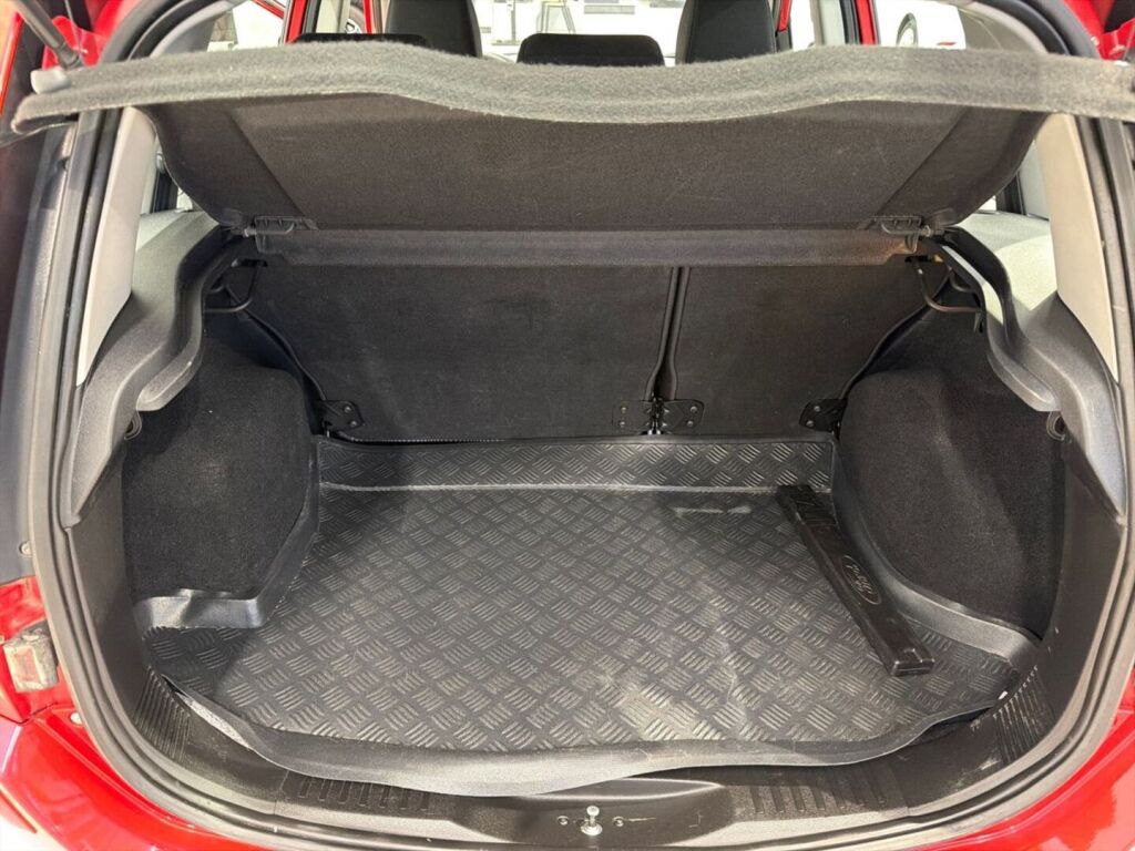 Ford Fusion 2011 Punainen