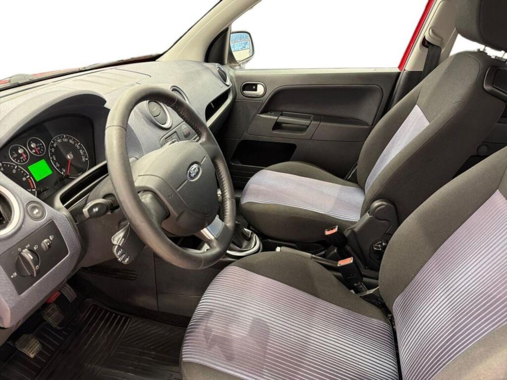 Ford Fusion 2011 Punainen