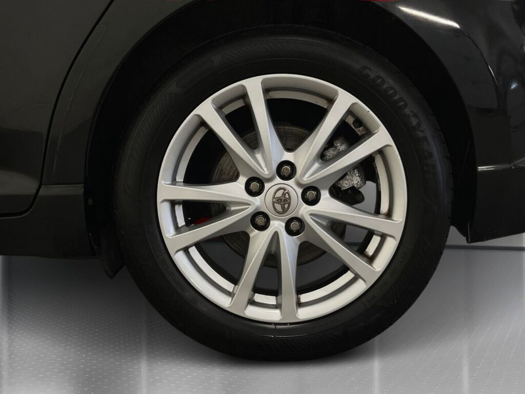 Toyota Avensis 2010 Musta