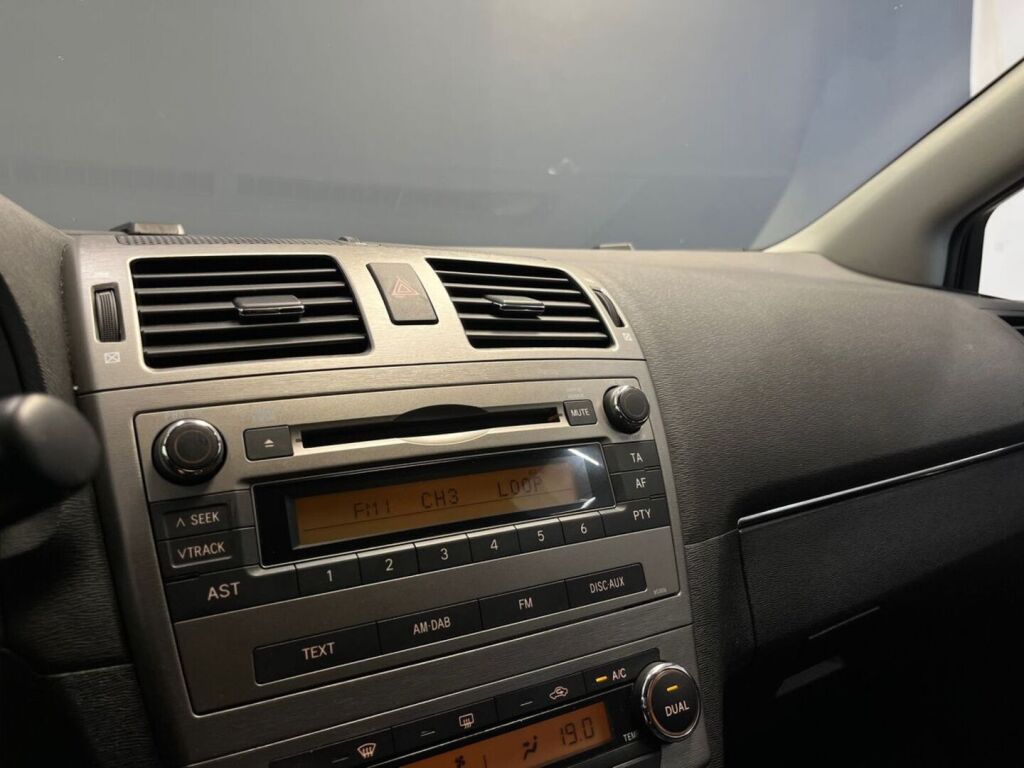 Toyota Avensis 2010 Musta