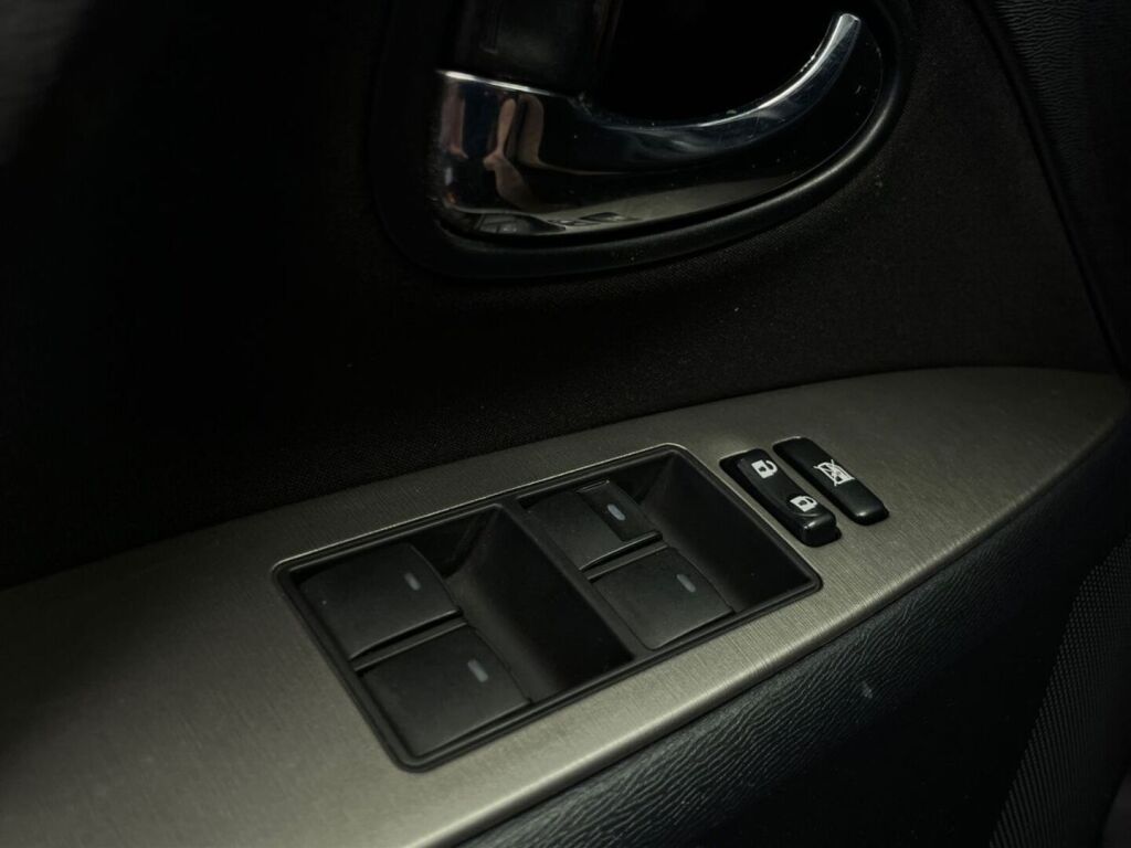 Toyota Avensis 2010 Musta