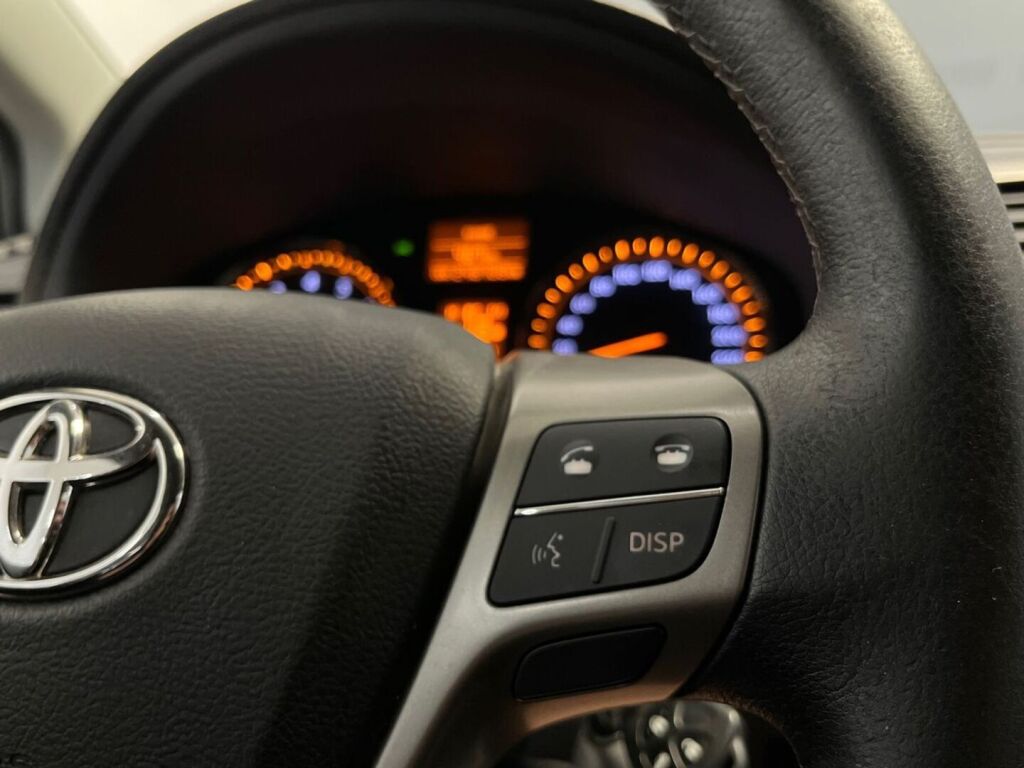 Toyota Avensis 2010 Musta
