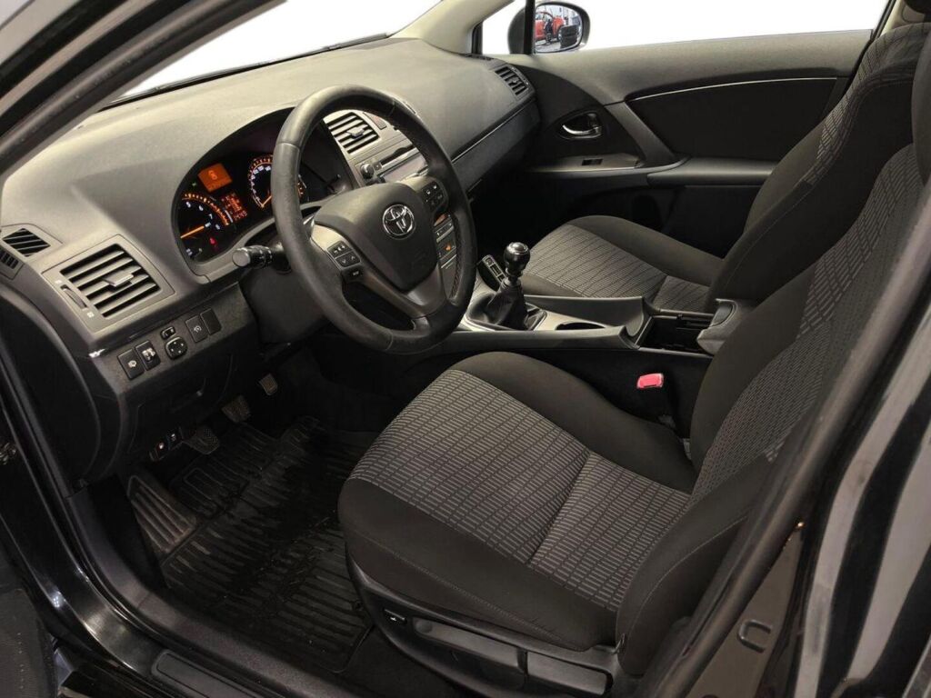 Toyota Avensis 2010 Musta