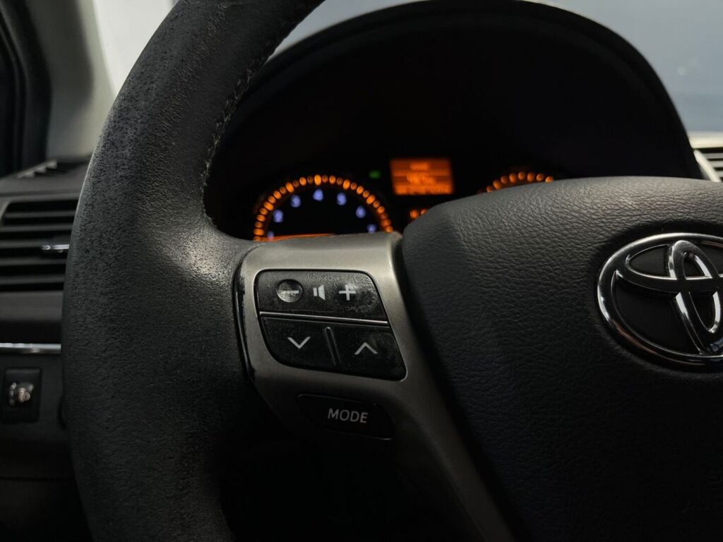 Toyota Avensis 2010 Musta
