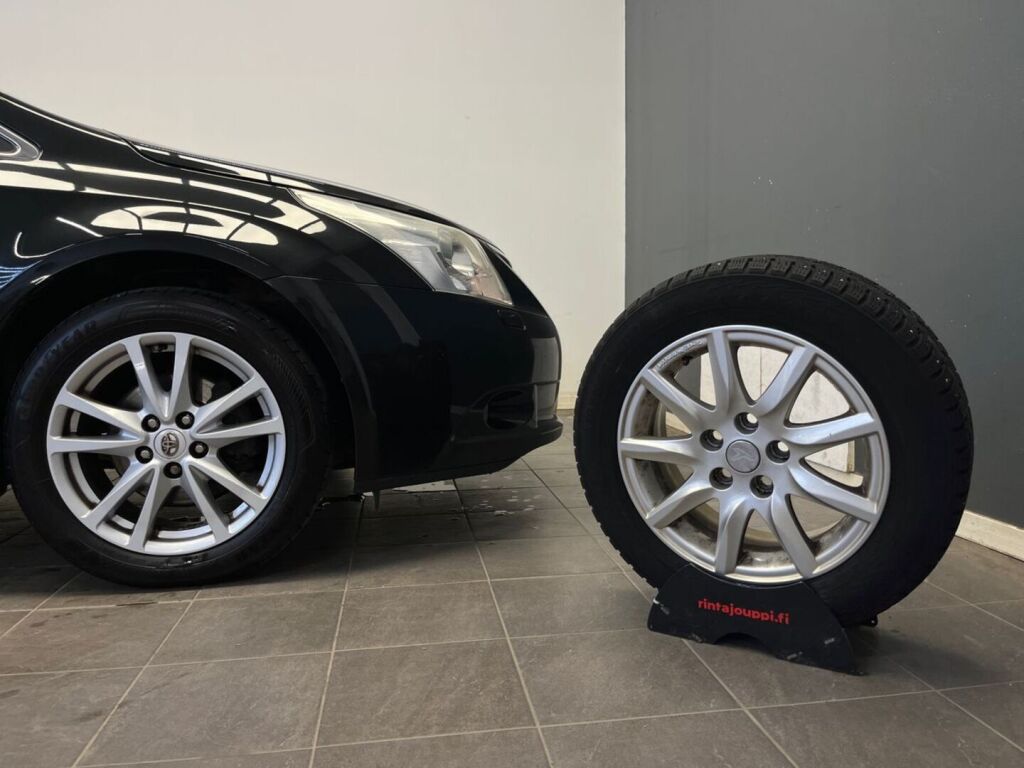 Toyota Avensis 2010 Musta