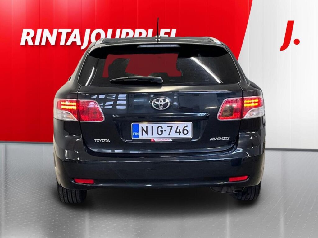 Toyota Avensis 2010 Musta
