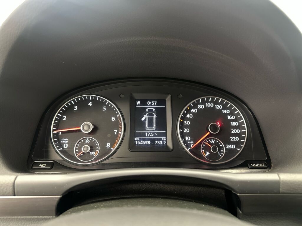 Volkswagen Touran 2011 Musta