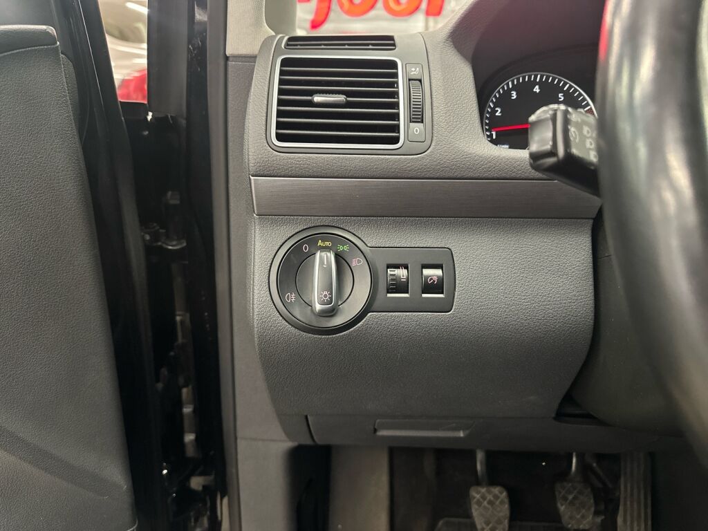 Volkswagen Touran 2011 Musta