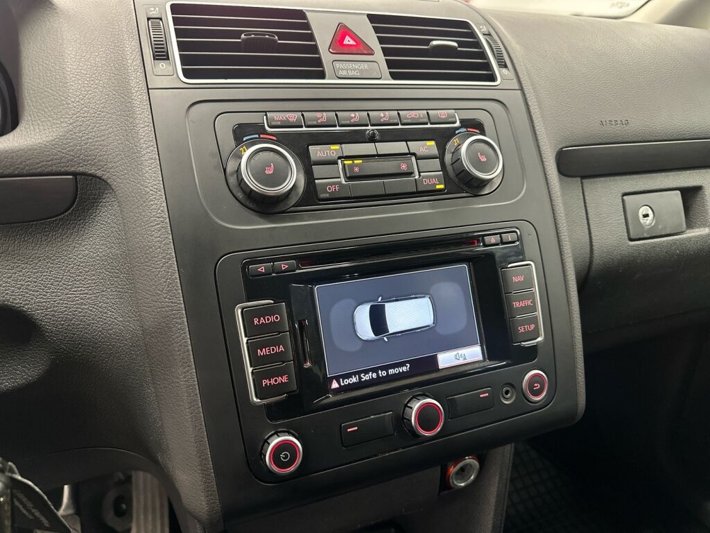 Volkswagen Touran 2011 Musta