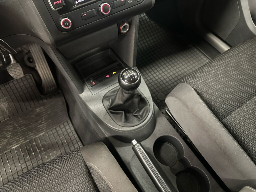 Volkswagen Touran 2011 Musta