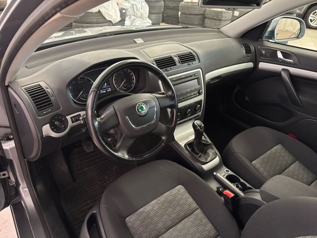 Skoda Octavia 2012 Hopea