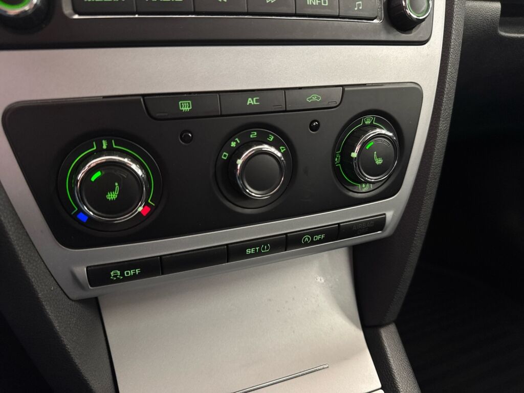 Skoda Octavia 2012 Hopea