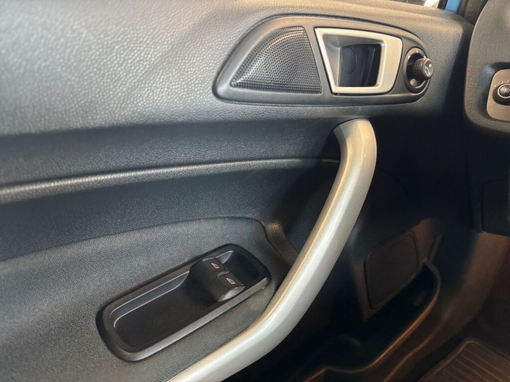 Ford Fiesta 2012 Sininen