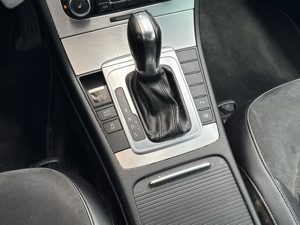 Volkswagen Passat 2011 Valkoinen