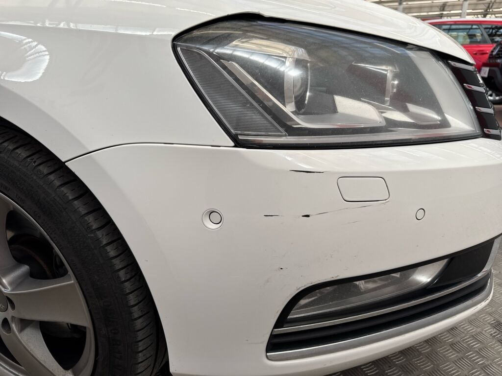 Volkswagen Passat 2011 Valkoinen