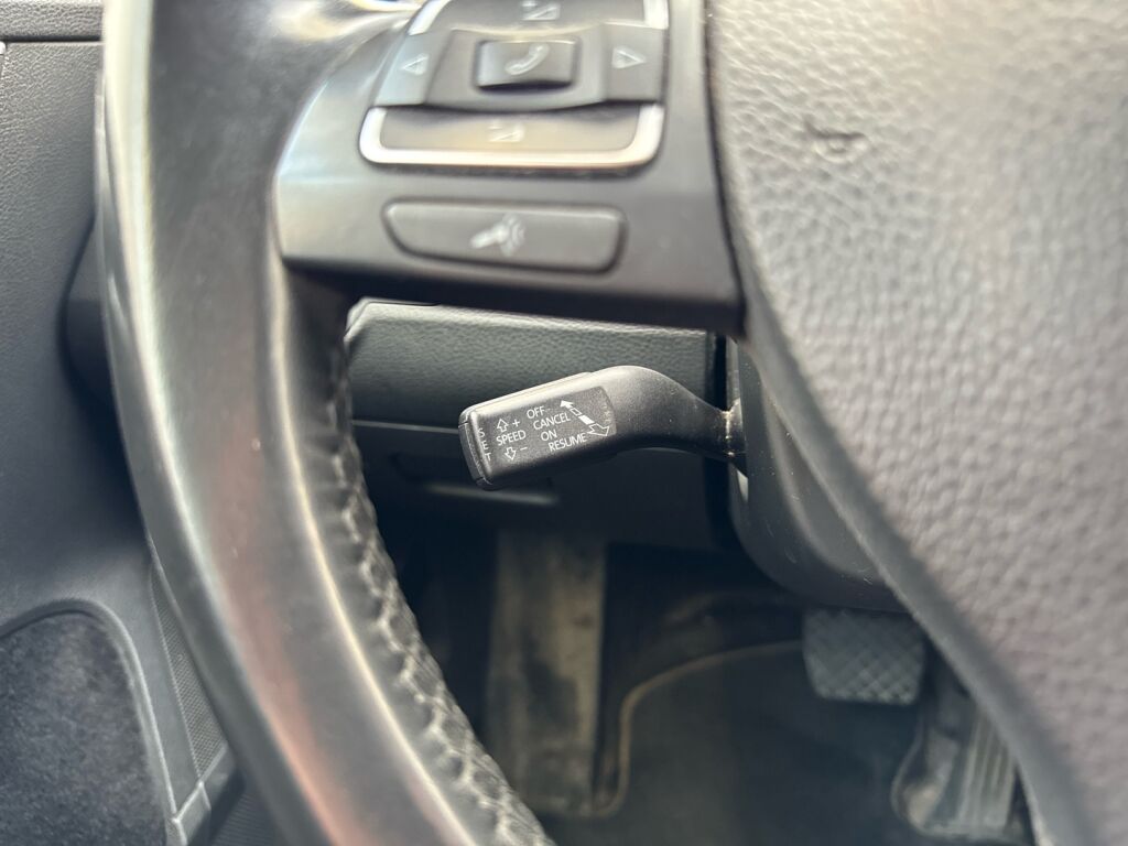 Volkswagen Passat 2011 Valkoinen