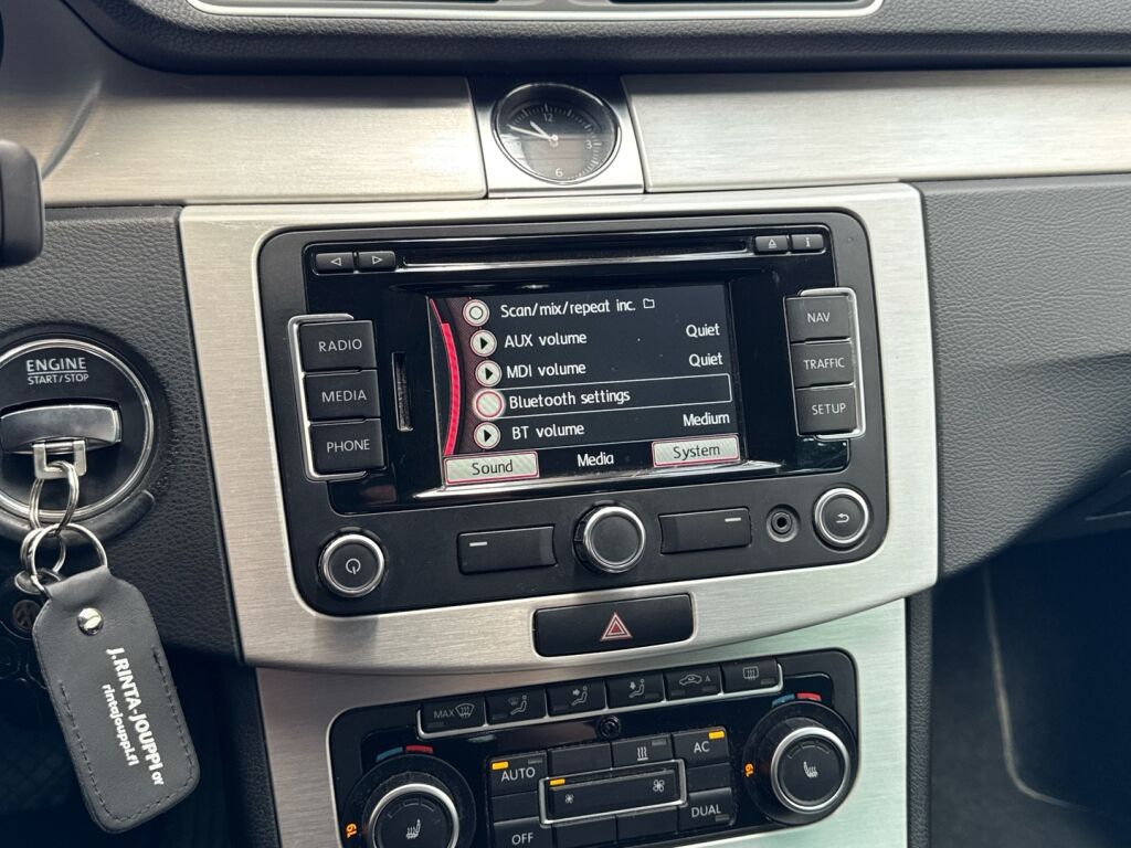 Volkswagen Passat 2011 Valkoinen