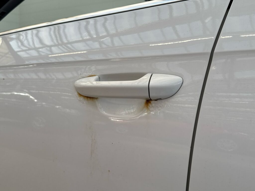 Volkswagen Passat 2011 Valkoinen