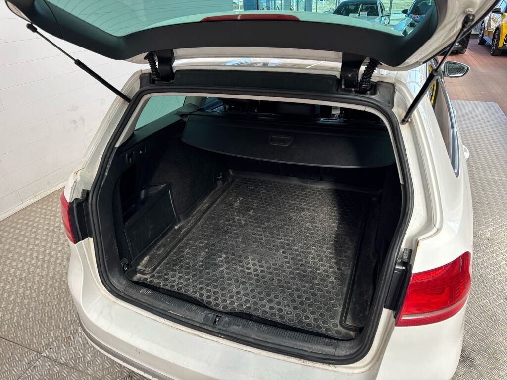 Volkswagen Passat 2011 Valkoinen